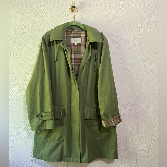 London Fog Jackets & Blazers - Large London Fog Green Snap Up Coat